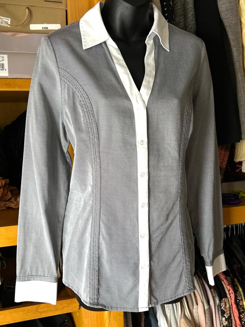 EXPRESS “The Essential” Women’s Button Down Blouse-M